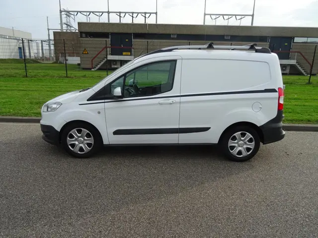 Ford Transit Courier 2