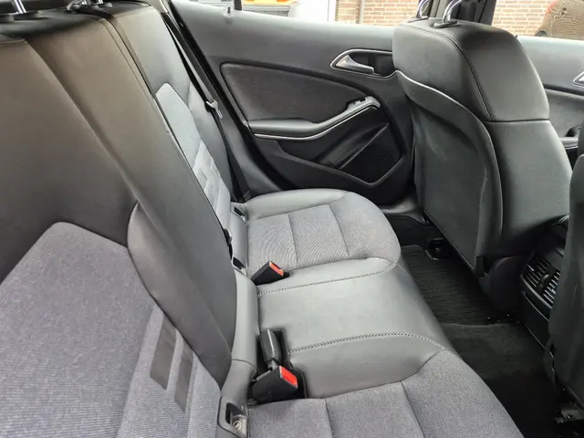 Mercedes-Benz GLA 200 Ambition 2015 Benzine 36