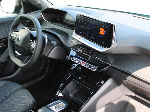 Peugeot 2008 HYBRID 145 ALLURE 2025 Hybride Benzine 11