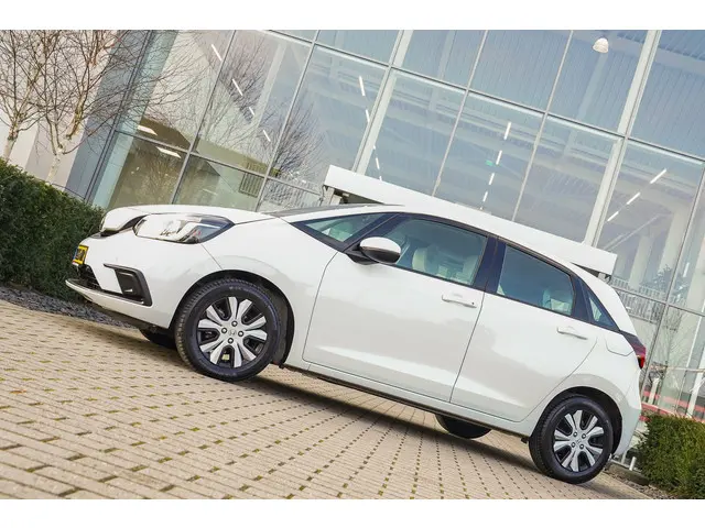 Honda Jazz 1.5i e:HEV ELEGANCE 2021 Hybride Benzine 12