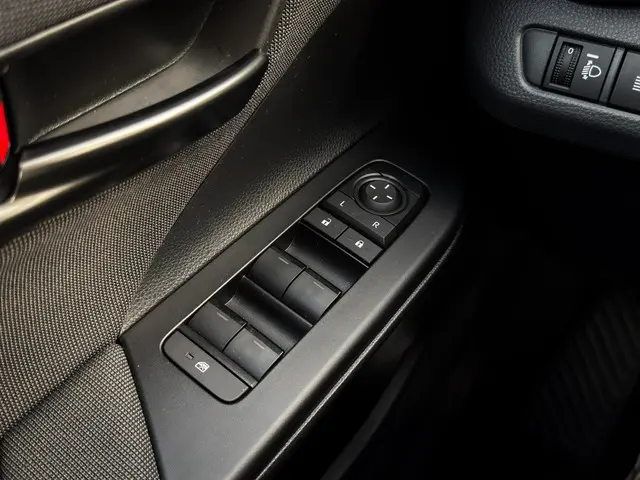 Toyota C-HR 1.8 Hybrid 140 Active 2024 Hybride Benzine 22