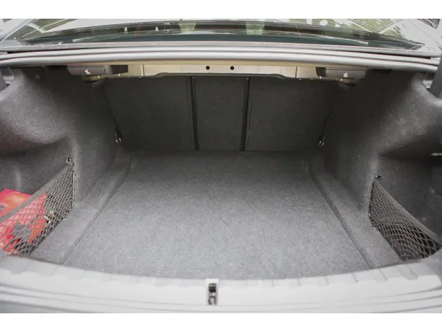 BMW 3 Serie 320i High Executive 2019 Benzine 28