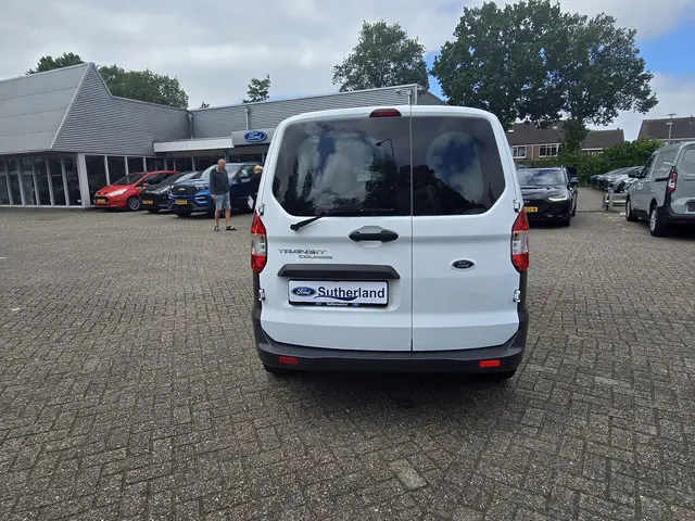 Ford Transit Courier 1.0 EcoBoost Trend 2023 Benzine 4