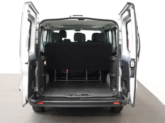 Renault Trafic Passenger 2.0 dCi 120 L2H1 2019 Diesel 25