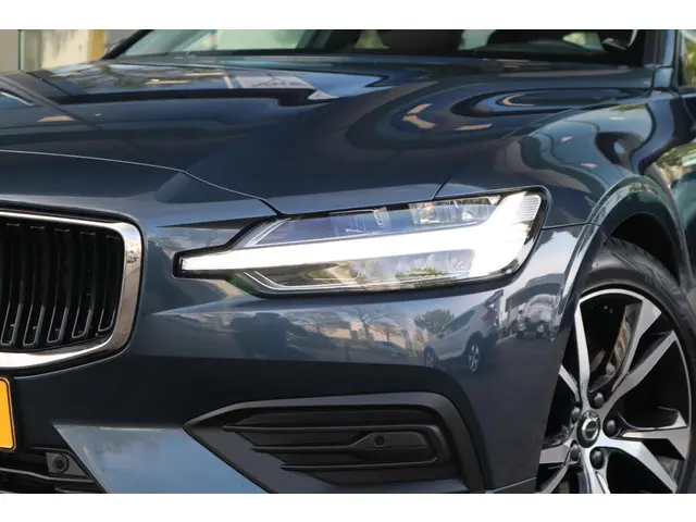Volvo V60 2.0 B3 Essential Edition 2024 Benzine 2