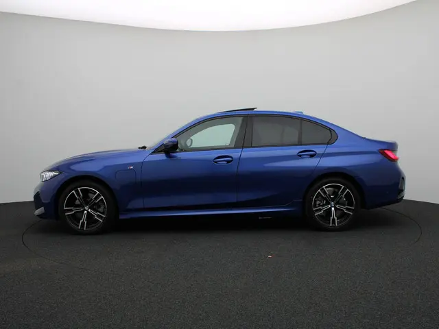 BMW 3 Serie Sedan 330e 2025 Hybride Benzine 4