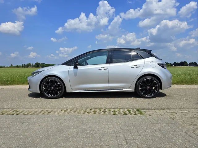 Toyota Corolla 1.8 Hybrid GR-Sport 2022 Hybride Benzine 2