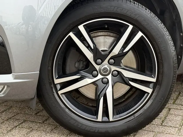 Volvo XC60 2.0 T6 AWD R-Design 2018 Benzine 8