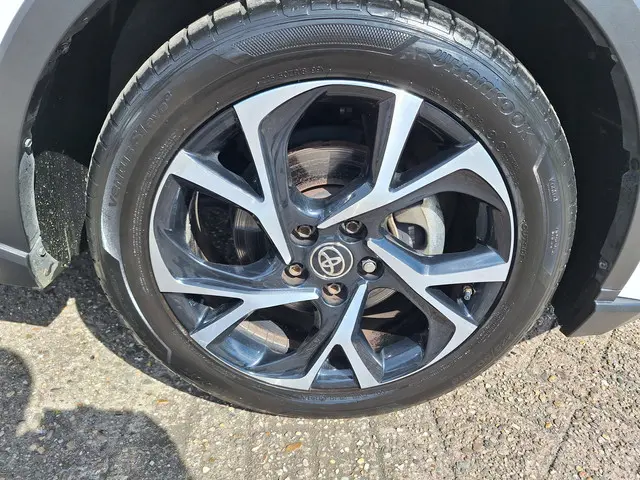 Toyota C-HR 1.8 Hybrid Dynamic 2020 Hybride Benzine 27