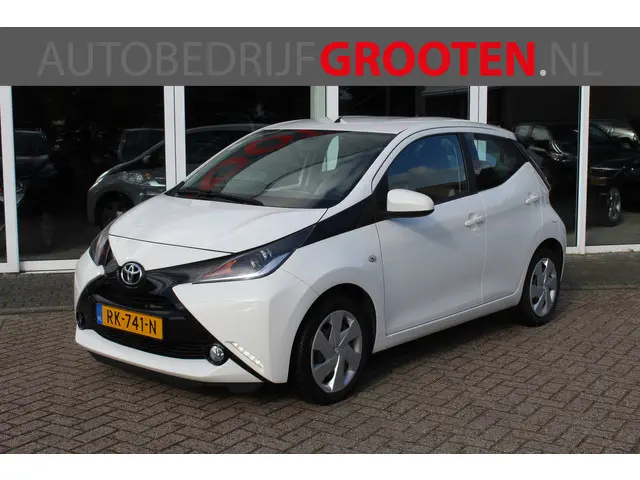 Toyota Aygo 1.0 VVT-i x-play//Camera//Navi! 2018 Benzine