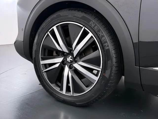 Peugeot 3008 1.6 HYbrid4 300 GT 2022 Hybride Benzine 13