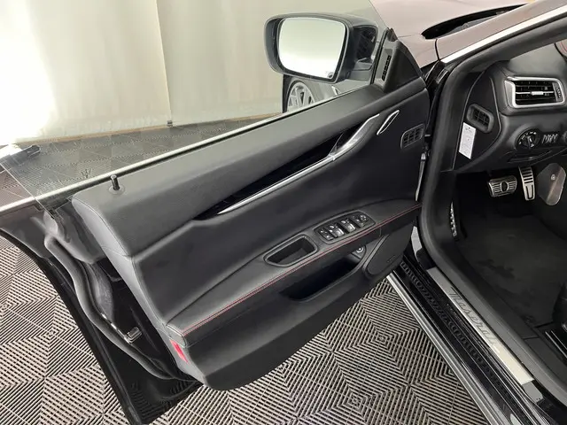 Maserati Ghibli 3.0 S Q4 Sports-Pack 2015 Benzine 24