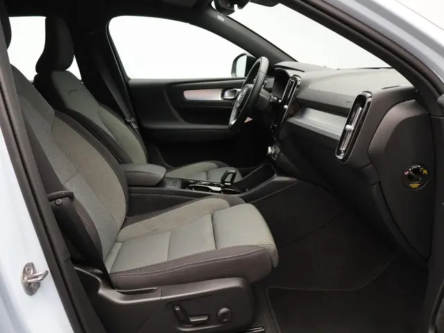 Volvo XC40 2.0 B4 Plus Dark 2024 Benzine 8