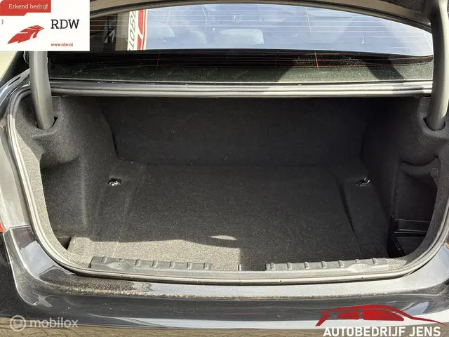 BMW 3 Serie 328i High Executive 2013 Benzine 16