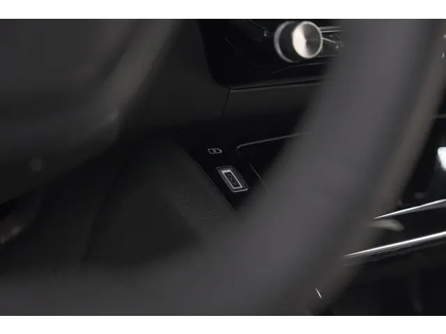 Peugeot 2008 1.2 Hybrid 145 Allure 2025 Hybride Benzine 47