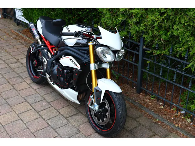 Triumph Speed Triple R 1050 ABS 2012 Benzine 9