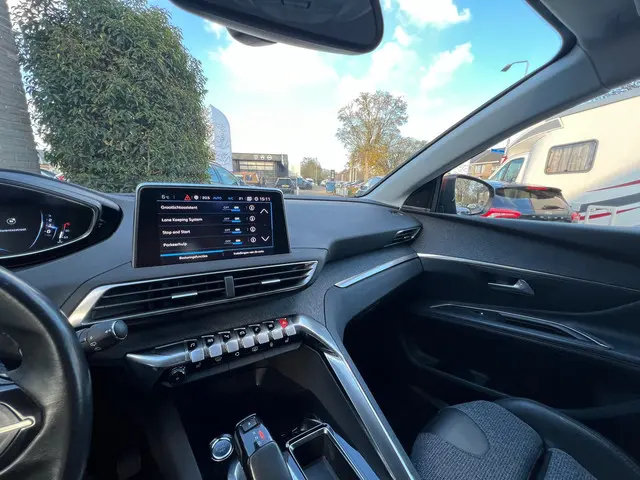 Peugeot 3008 1.2 PureTech Allure Automaat 2017 Benzine 35