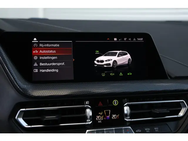 BMW 1 Serie 118i Executive Sportline Aut. 2021 Benzine 38