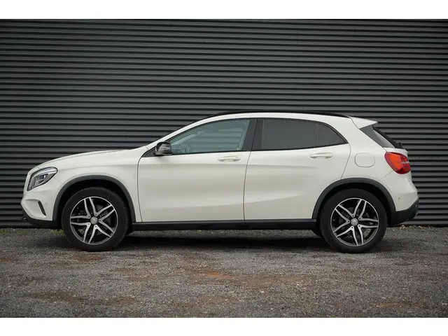 Mercedes-Benz GLA 3