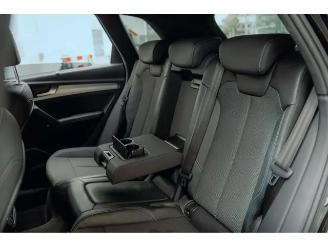 Audi Q5 50 TFSI e S edition 2021 Hybride Benzine 21