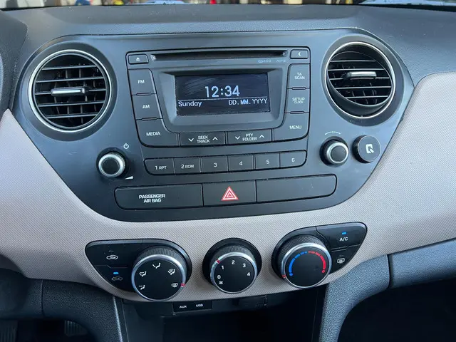 Hyundai i10 1.0i i-Drive airco 2014 Benzine 11