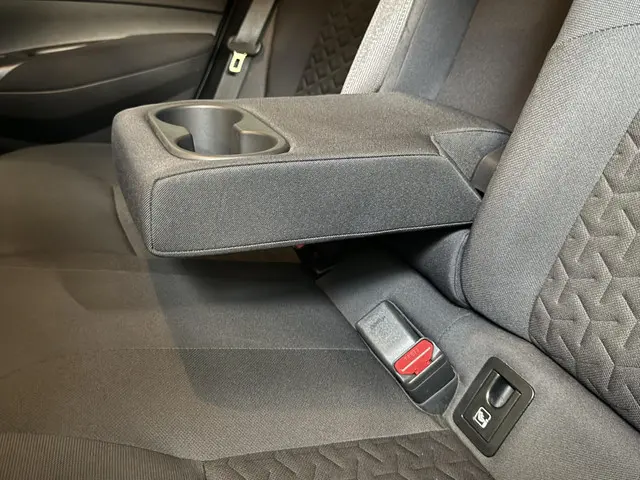 Toyota Corolla 1.8 Hybrid TeamD 2022 Hybride Benzine 36