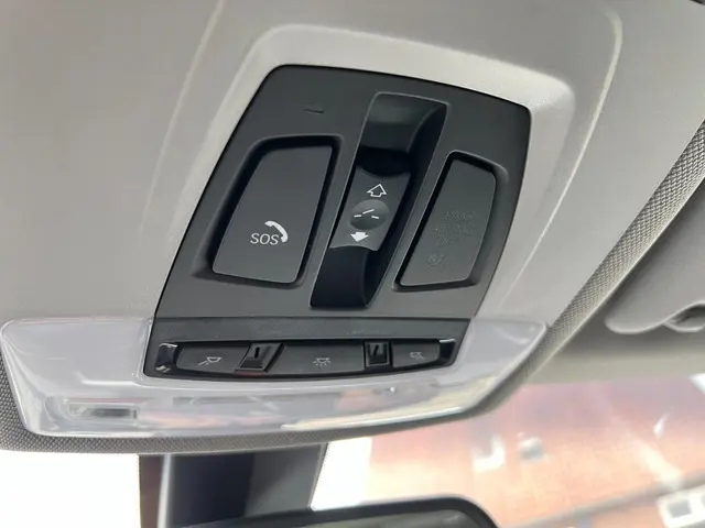 BMW 3 Serie 330i High Executive 2019 Benzine 26