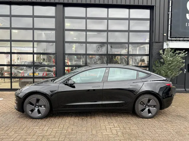 Tesla Model 3 Long Range RWD 75 kWh 2023 Elektrisch 2