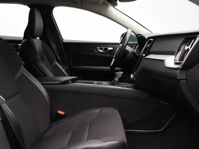 Volvo V60 2.0 T4 Momentum Pro 2019 Benzine 9