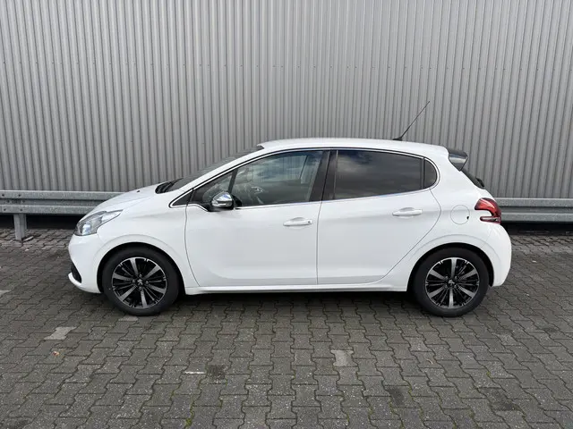 Peugeot 208 1.2 PureTech GT-Line 2016 Benzine 10