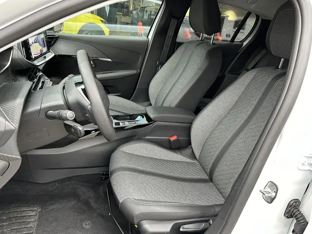 Peugeot 208 1.2 Turbo 100 PK Allure 2025 Benzine 26