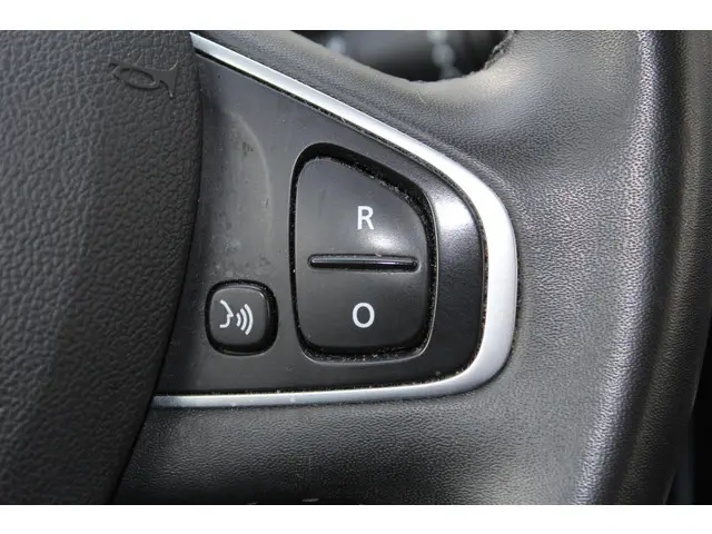 Renault Clio Estate 0.9 TCe Limited 2020 Benzine 37