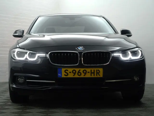 BMW 3 Serie 318i High Executive Aut- 2018 Benzine 31