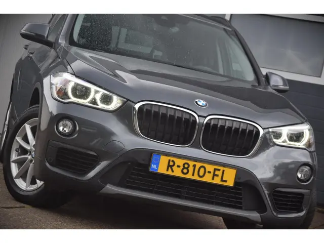 BMW X1 SDrive18i Executive 2018 Benzine 3