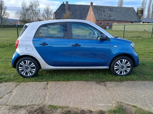 Smart Forfour 1.0 Essential Edition 2015 Benzine 6