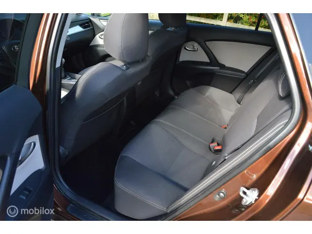Toyota Avensis 1.6 D-4D-F 2016 BTW AUTO 2016 Diesel 14