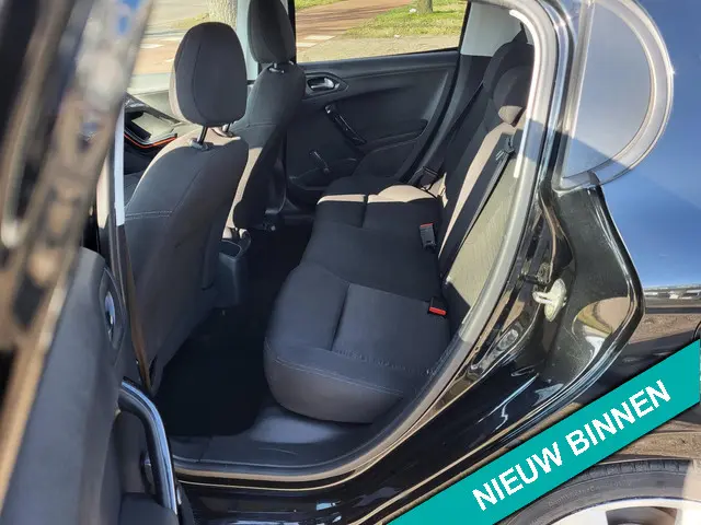 Peugeot 208 1.2 VTi Allure 2013 Benzine 13