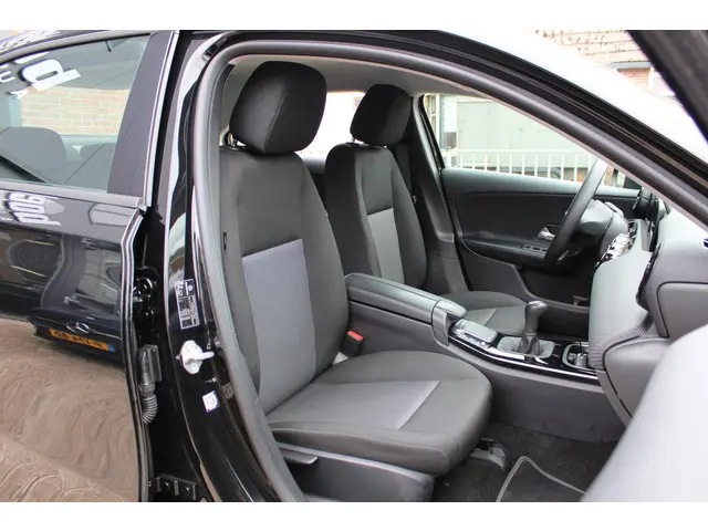 Mercedes-Benz A-Klasse 180 2020 Benzine 15