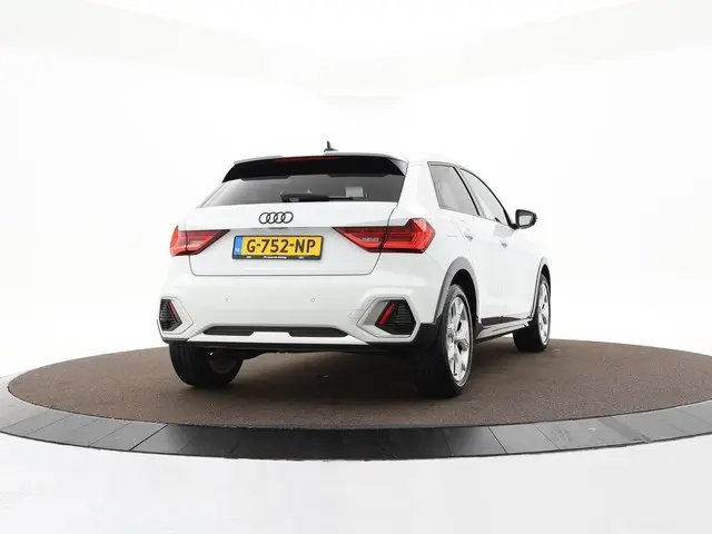 Audi A1 citycarver 30 TFSI 115pk epic 2019 Benzine 2