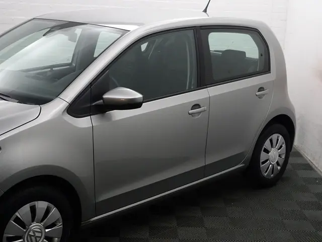 Volkswagen up! 1.0 BMT move up! 2017 Benzine 19