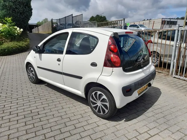 Peugeot 107 1.0 Access Accent 2013 Benzine 5