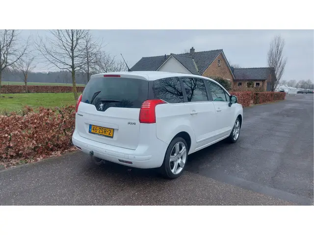 Peugeot 5008 2