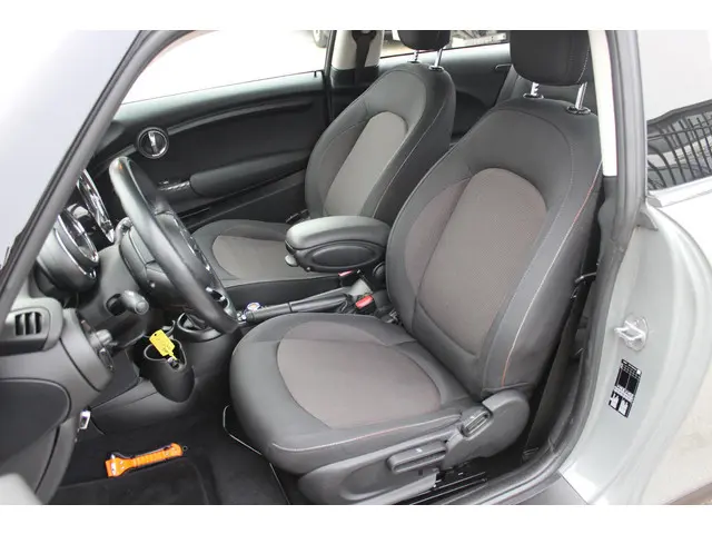 MINI One Mini 1.5 First Salt, Navigatie! 2018 Benzine 21