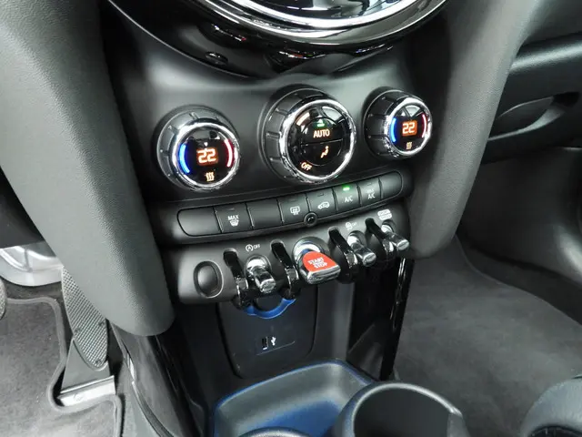 MINI 3-Deurs Cooper 2023 Benzine 13