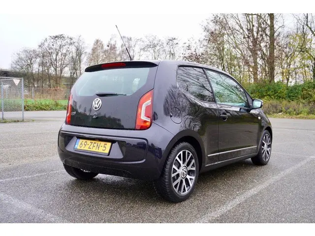 Volkswagen up! 1.0 high up! BlueMotion 2012 Benzine 6