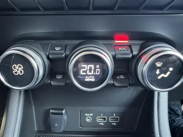 Renault Captur 1.3 TCe 140 Intens 2023 Benzine 23