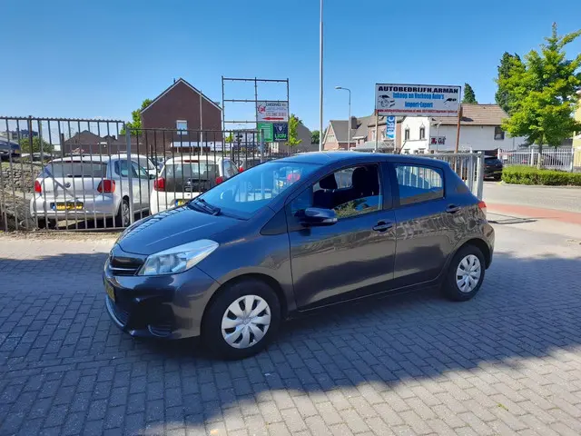 Toyota Yaris 1.3 VVT-i Now 2013 Benzine 15