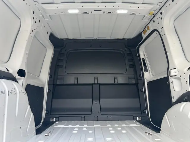 Volkswagen Caddy Cargo 1.5 TSI Style 2022 Benzine 23