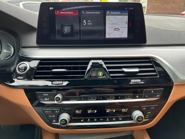 BMW 5 Serie Touring 520i High Executive 2018 Benzine 21