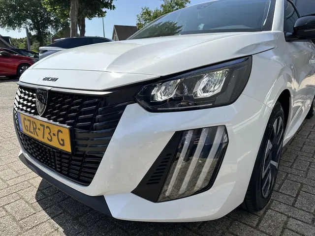 Peugeot 208 1.2 Style 2025 Benzine 10